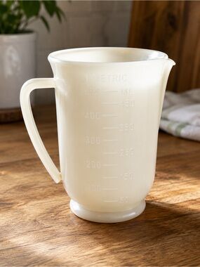 Vtg measuring Cup From Action Industries 2Cup/500Litre/